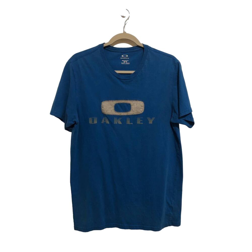 Oakley tee size M